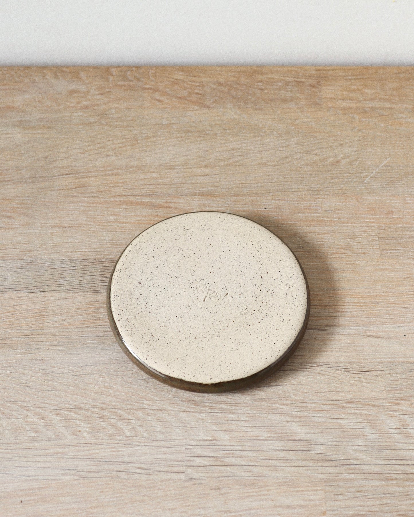 Terra Jewelry Dish – handmade speckled stoneware dish in warm Terra Rust glaze, crafted in Amsterdam by Zeyah Ceramics.
