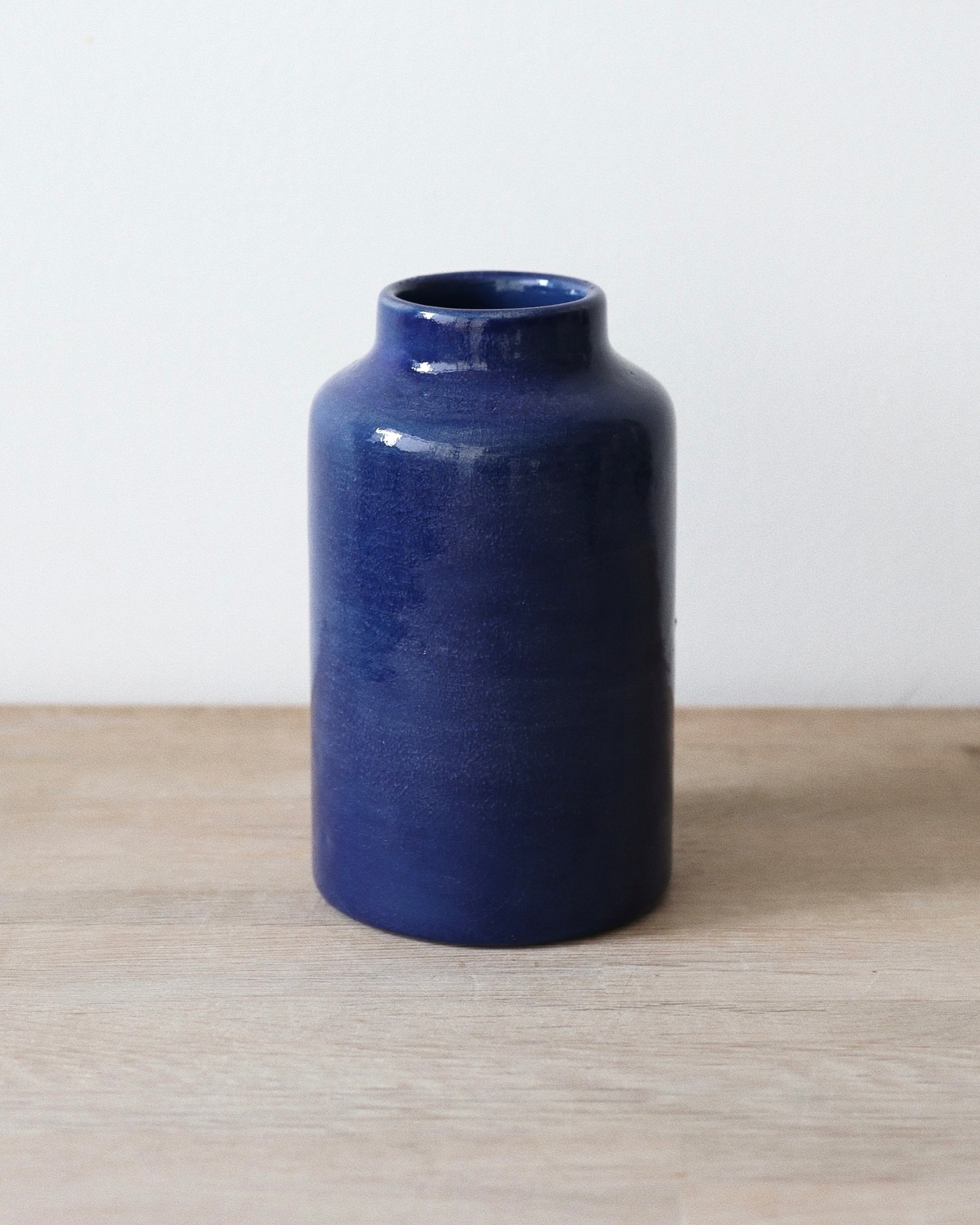 Nila Vase – handmade stoneware vase in deep blue glaze with a clean cylindrical form, crafted in Amsterdam by Zeyah Ceramics.