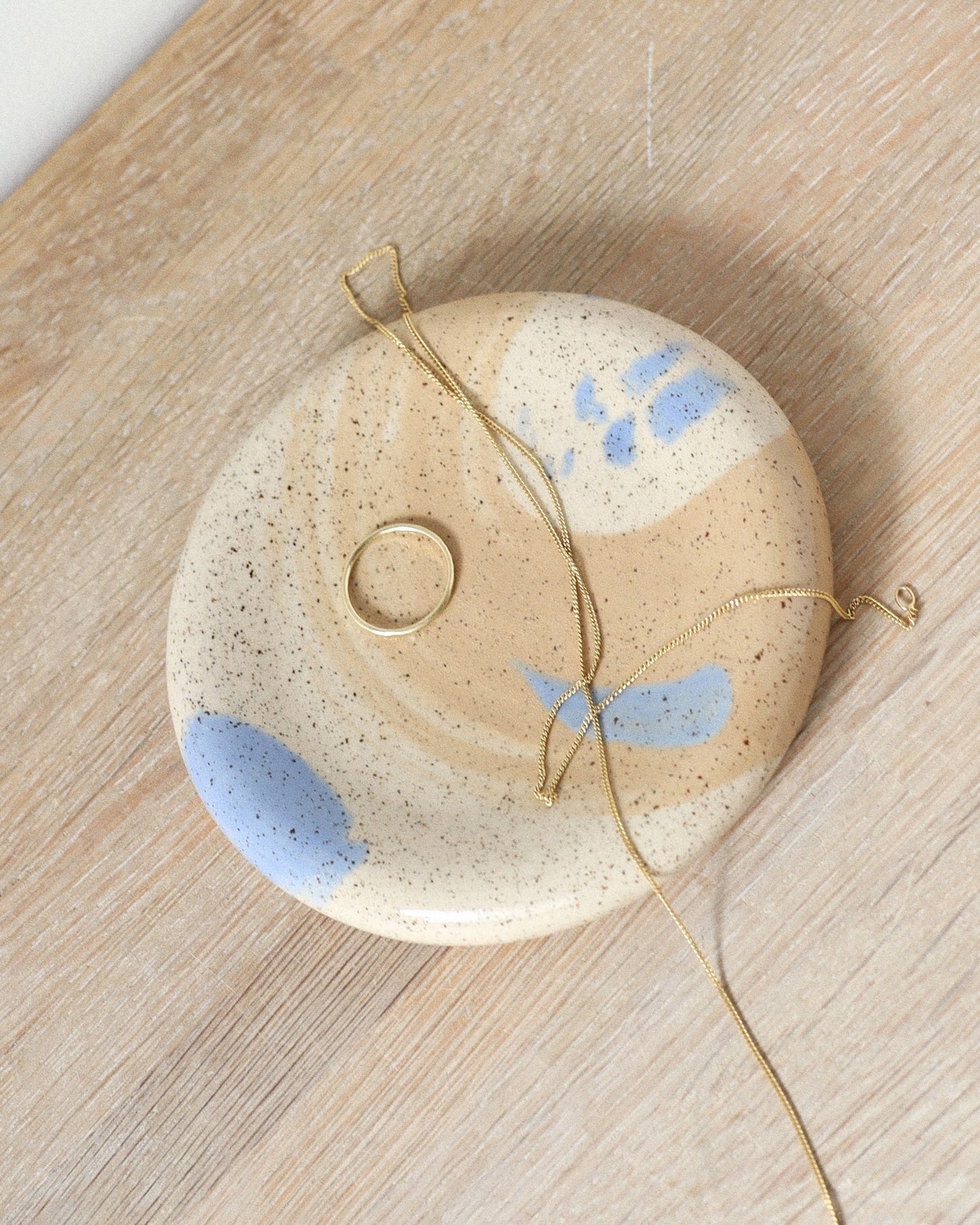 Grimaud Jewelry Dish – handmade speckled white stoneware dish with clear glaze, crafted in Amsterdam by Zeyah Ceramics.