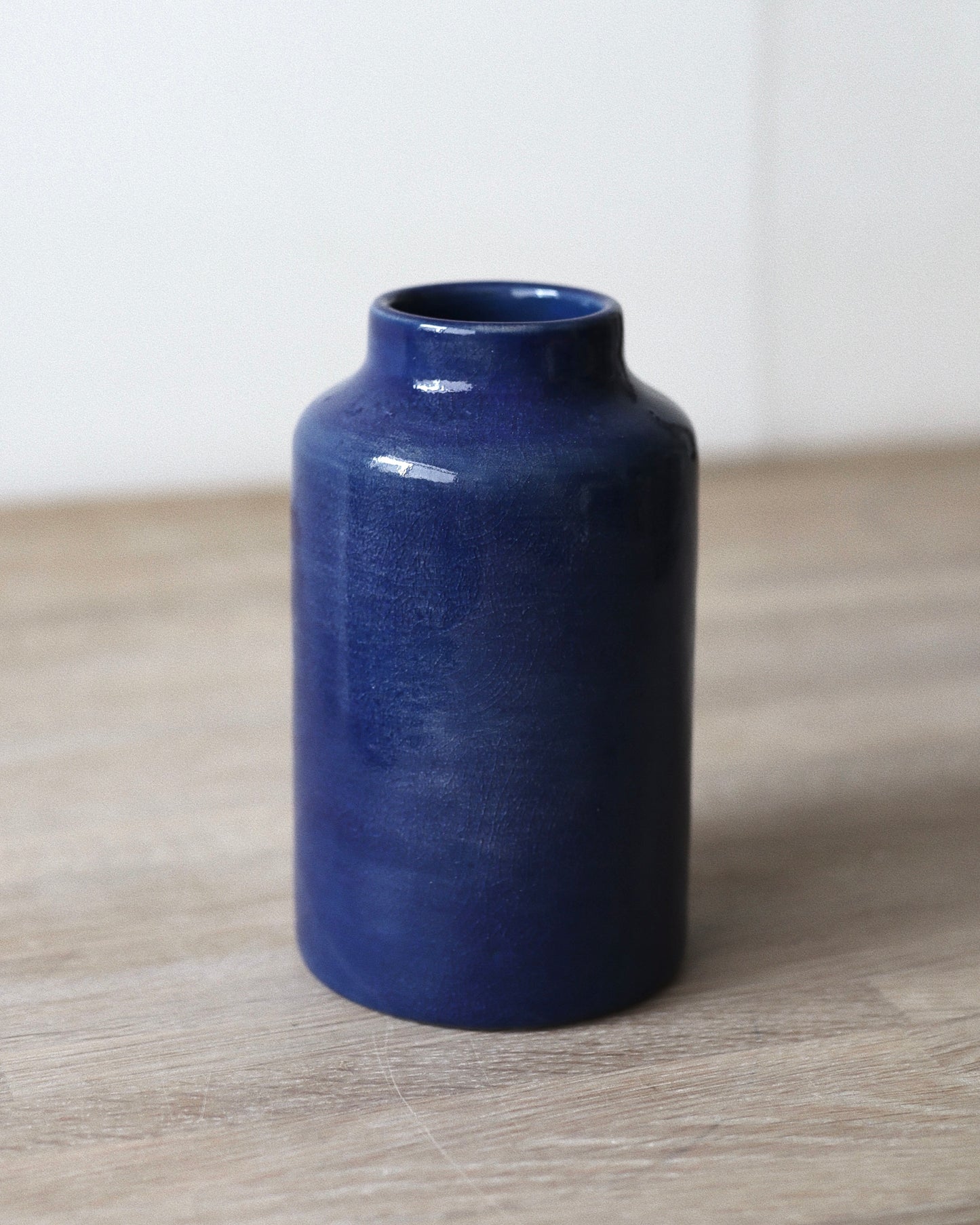 Nila Vase – handmade stoneware vase in deep blue glaze with a clean cylindrical form, crafted in Amsterdam by Zeyah Ceramics.