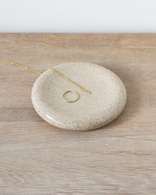 Sora Jewelry Dish – handmade white speckled stoneware jewelry dish with clear glaze, crafted in Amsterdam by Zeyah Ceramics.