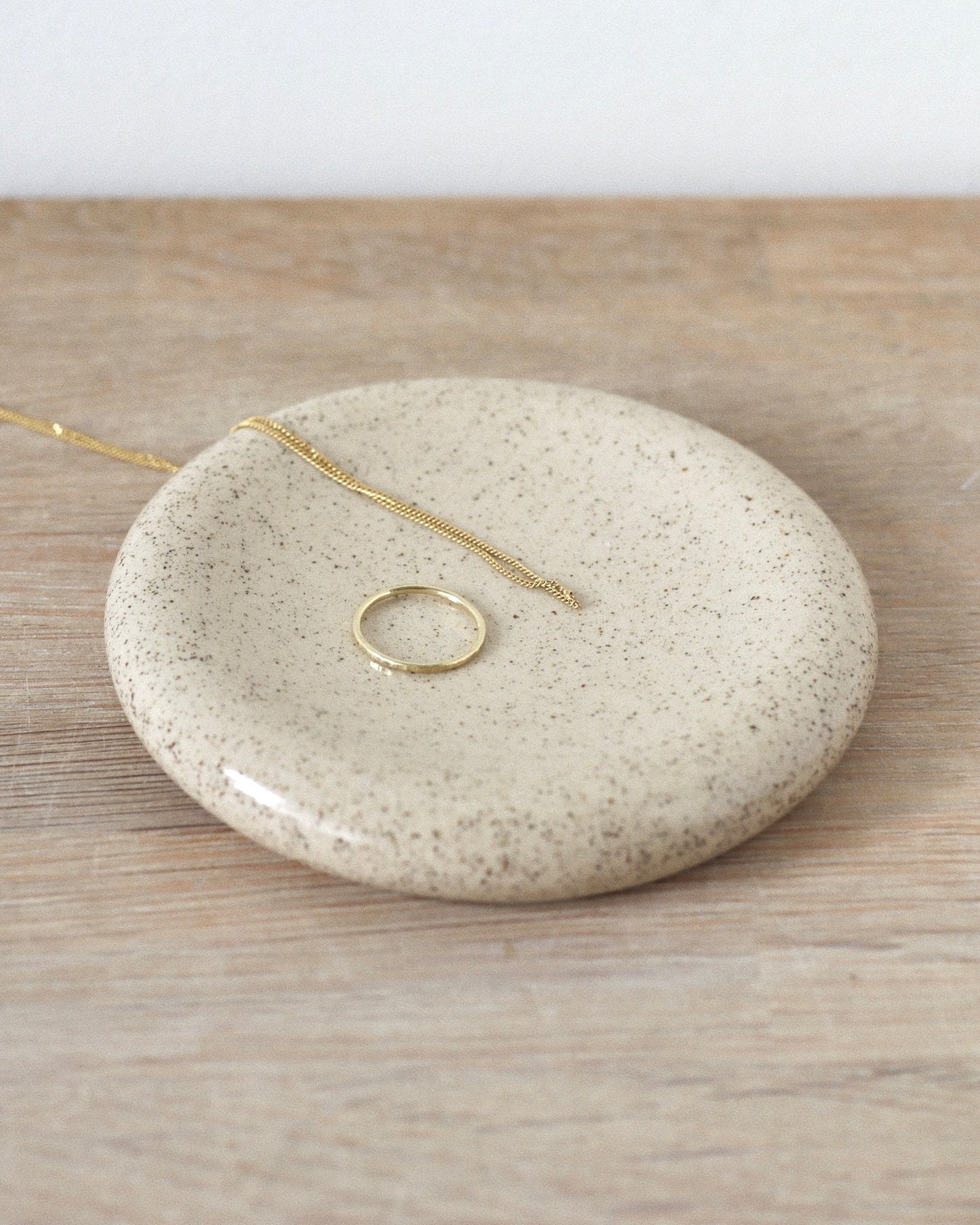 Sora Jewelry Dish – handmade white speckled stoneware jewelry dish with clear glaze, crafted in Amsterdam by Zeyah Ceramics.