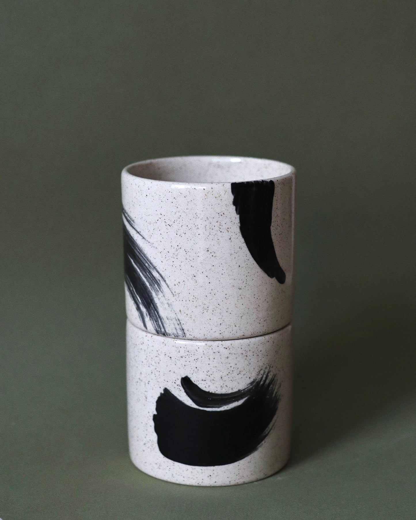 Speckled Brush-Stroked Set – handmade speckled white stoneware cup pair with expressive brush-strokes and clear glaze, crafted in Amsterdam by Zeyah Ceramics.