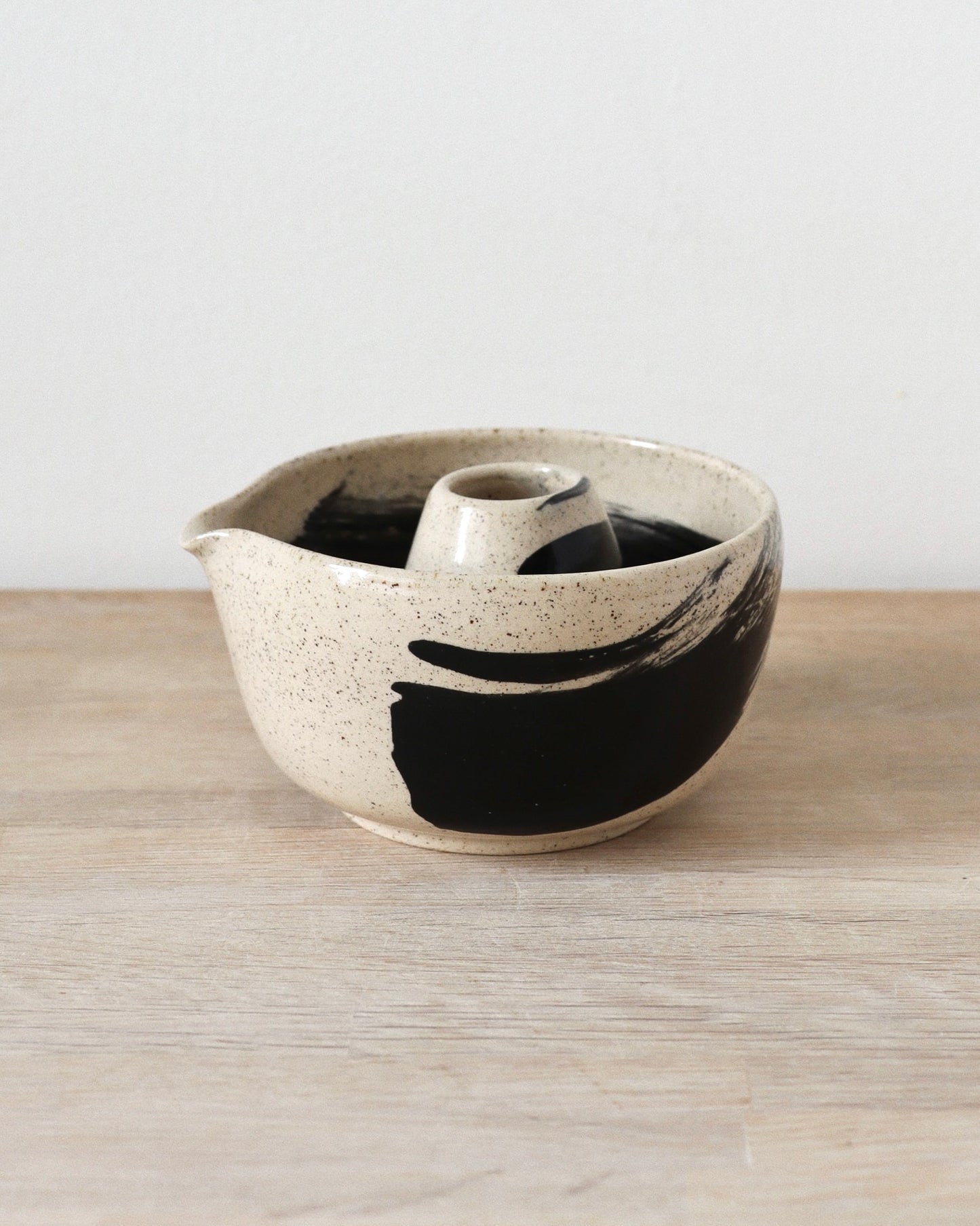 Brush-Stroked Matcha Set 2 – handmade white stoneware matcha bowl and whisk holder with black brushstrokes and clear glaze, crafted in Amsterdam by Zeyah Ceramics.