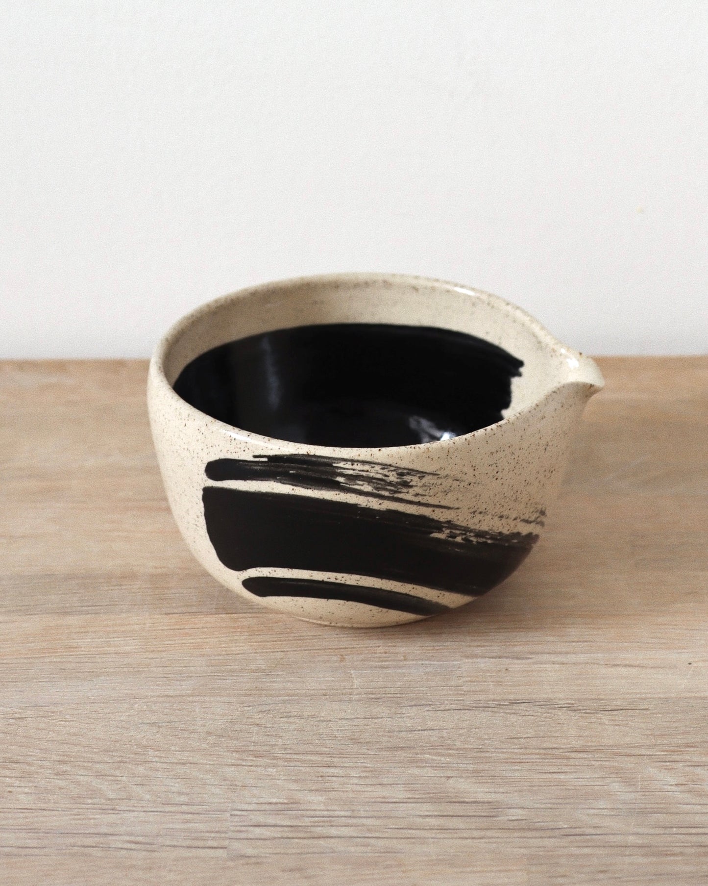 Brush-Stroked Matcha Set 2 – handmade white stoneware matcha bowl and whisk holder with black brushstrokes and clear glaze, crafted in Amsterdam by Zeyah Ceramics.