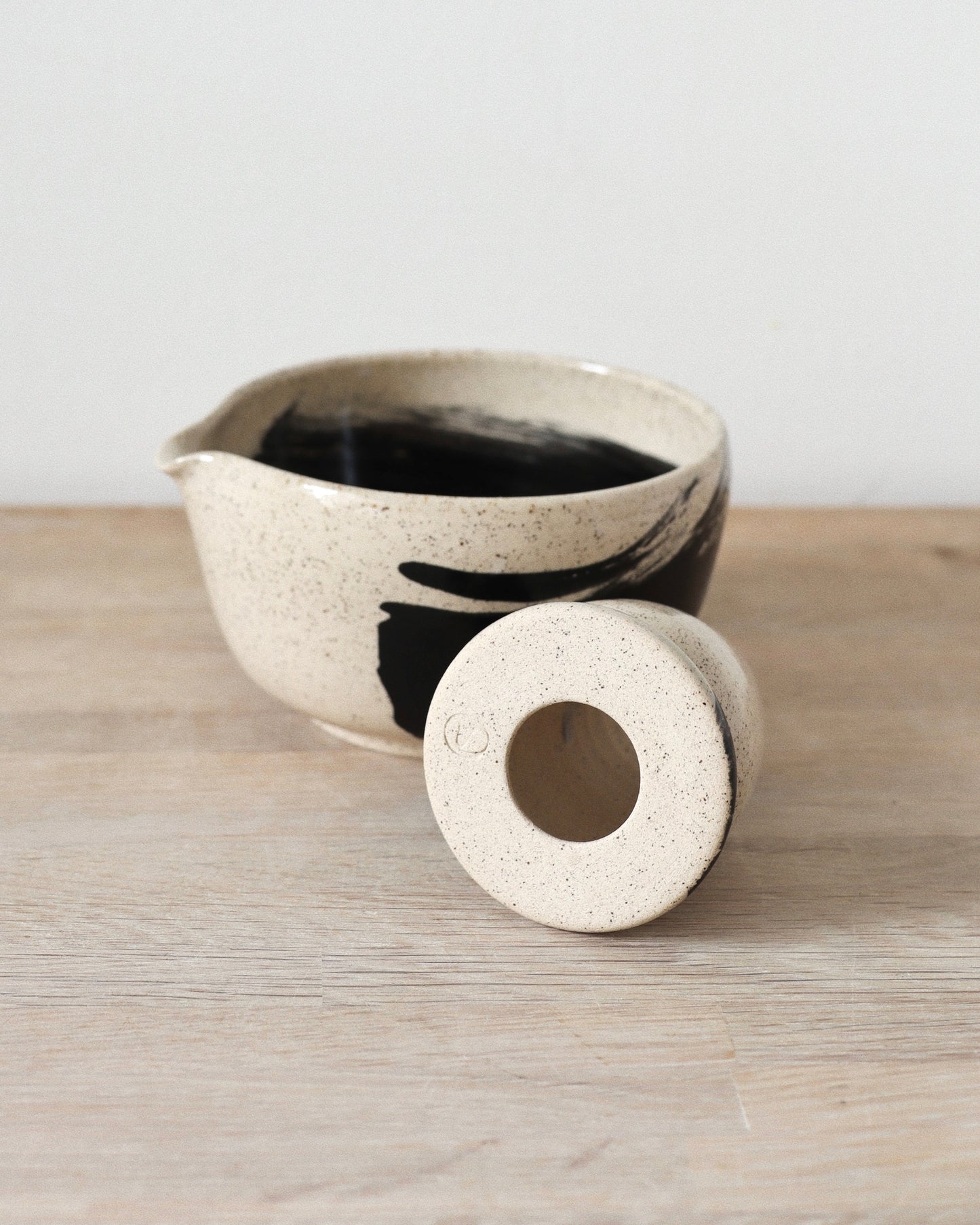 Brush-Stroked Matcha Set 2 – handmade white stoneware matcha bowl and whisk holder with black brushstrokes and clear glaze, crafted in Amsterdam by Zeyah Ceramics.