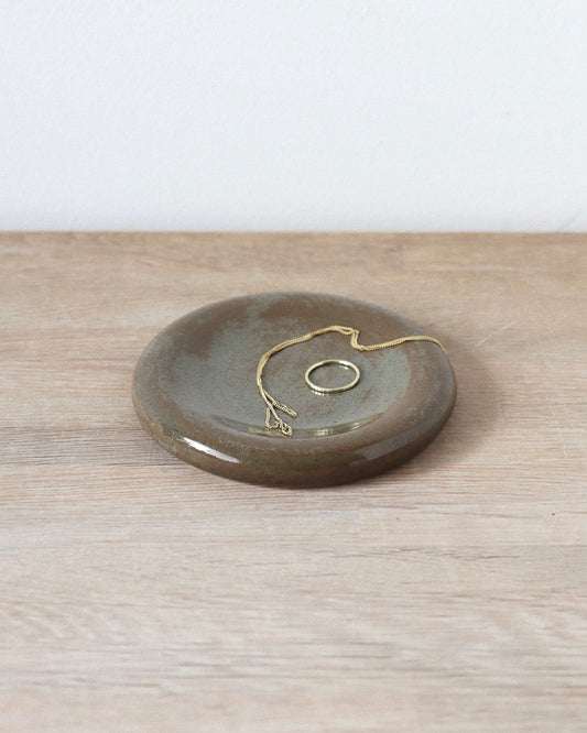 Terra Jewelry Dish – handmade speckled stoneware dish in warm Terra Rust glaze, crafted in Amsterdam by Zeyah Ceramics.