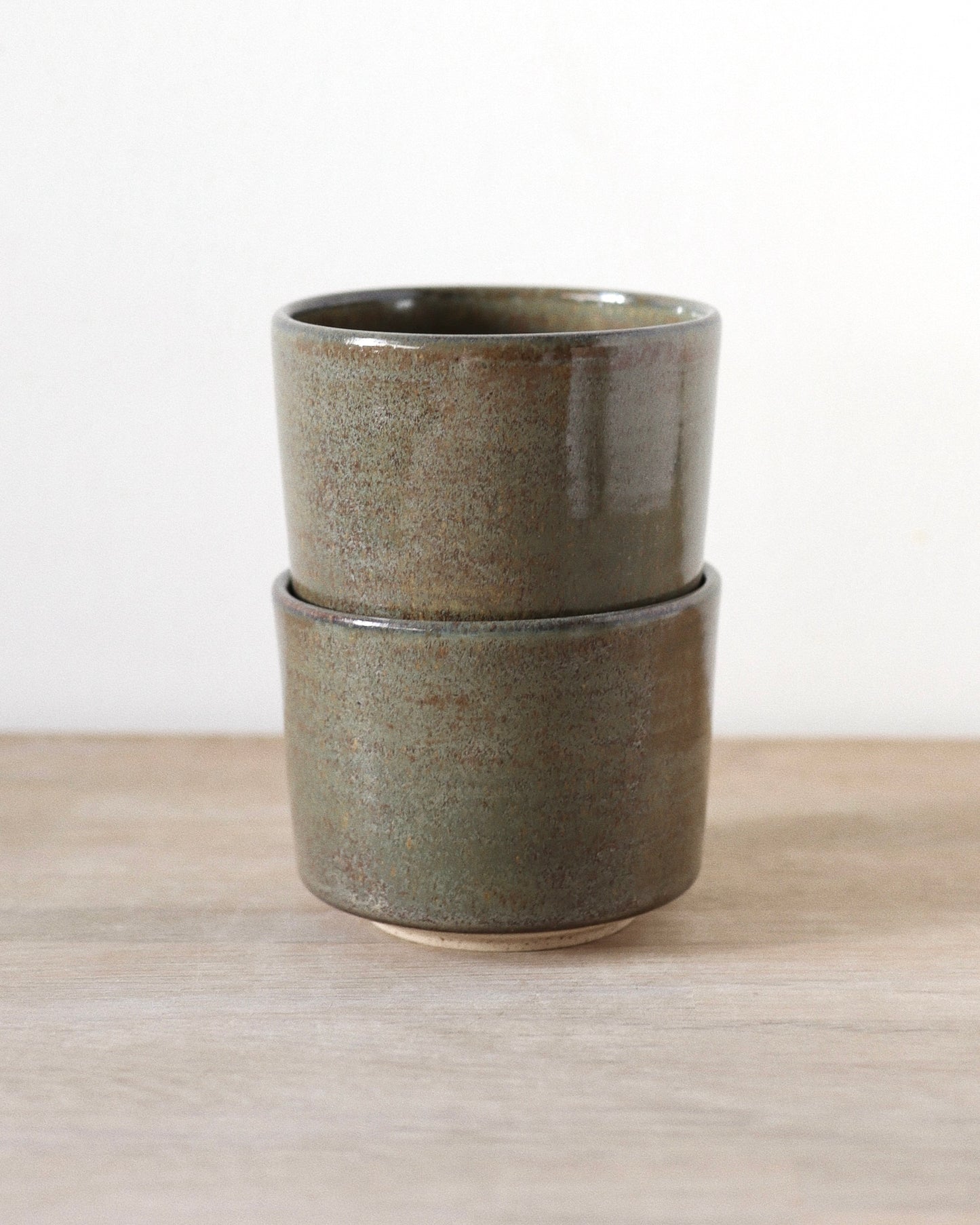 Cappuccino Set in Smoke – handmade white stoneware cups with soft grey Smoke glaze, crafted in Amsterdam by Zeyah Ceramics.