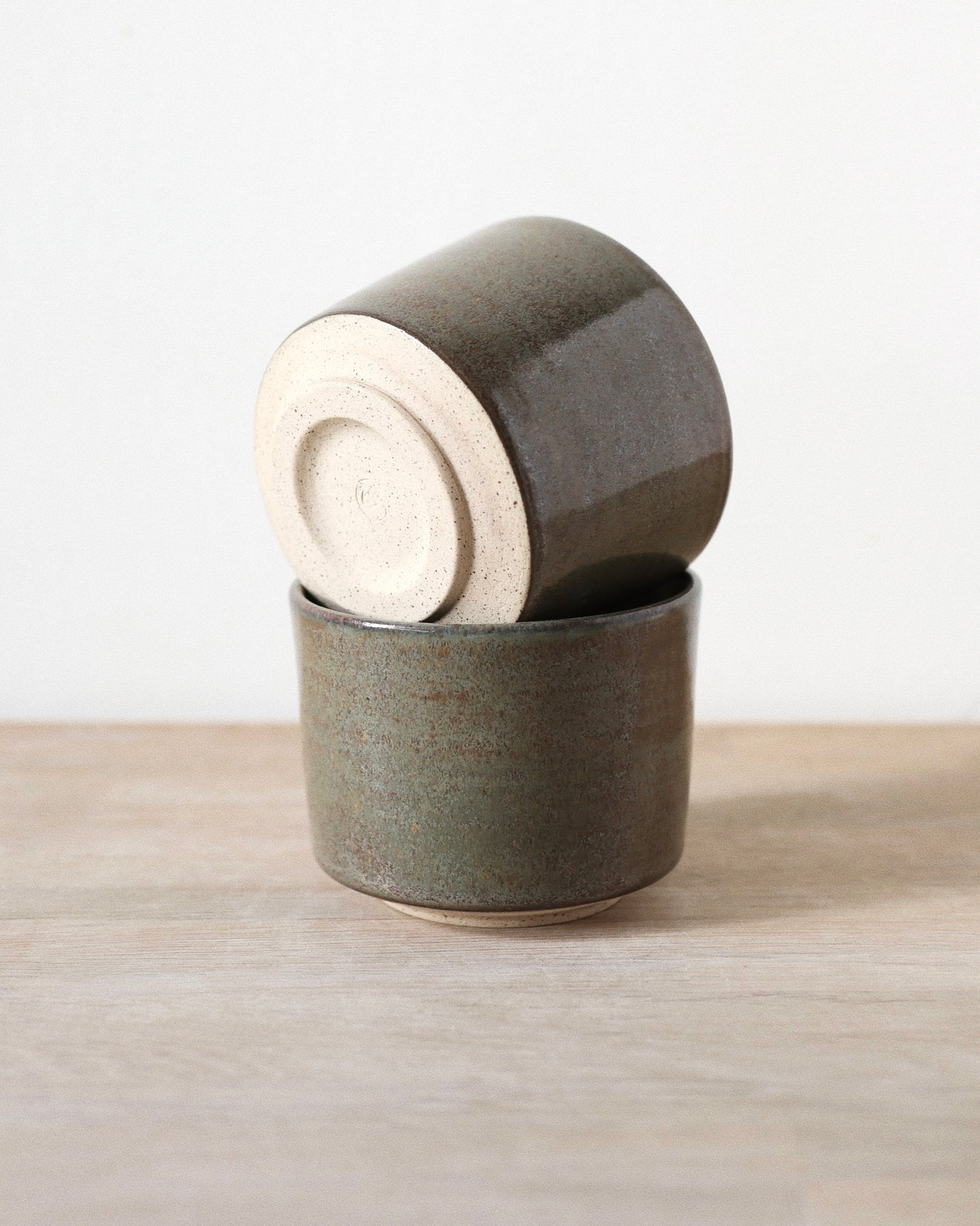 Cappuccino Set in Smoke – handmade white stoneware cups with soft grey Smoke glaze, crafted in Amsterdam by Zeyah Ceramics.