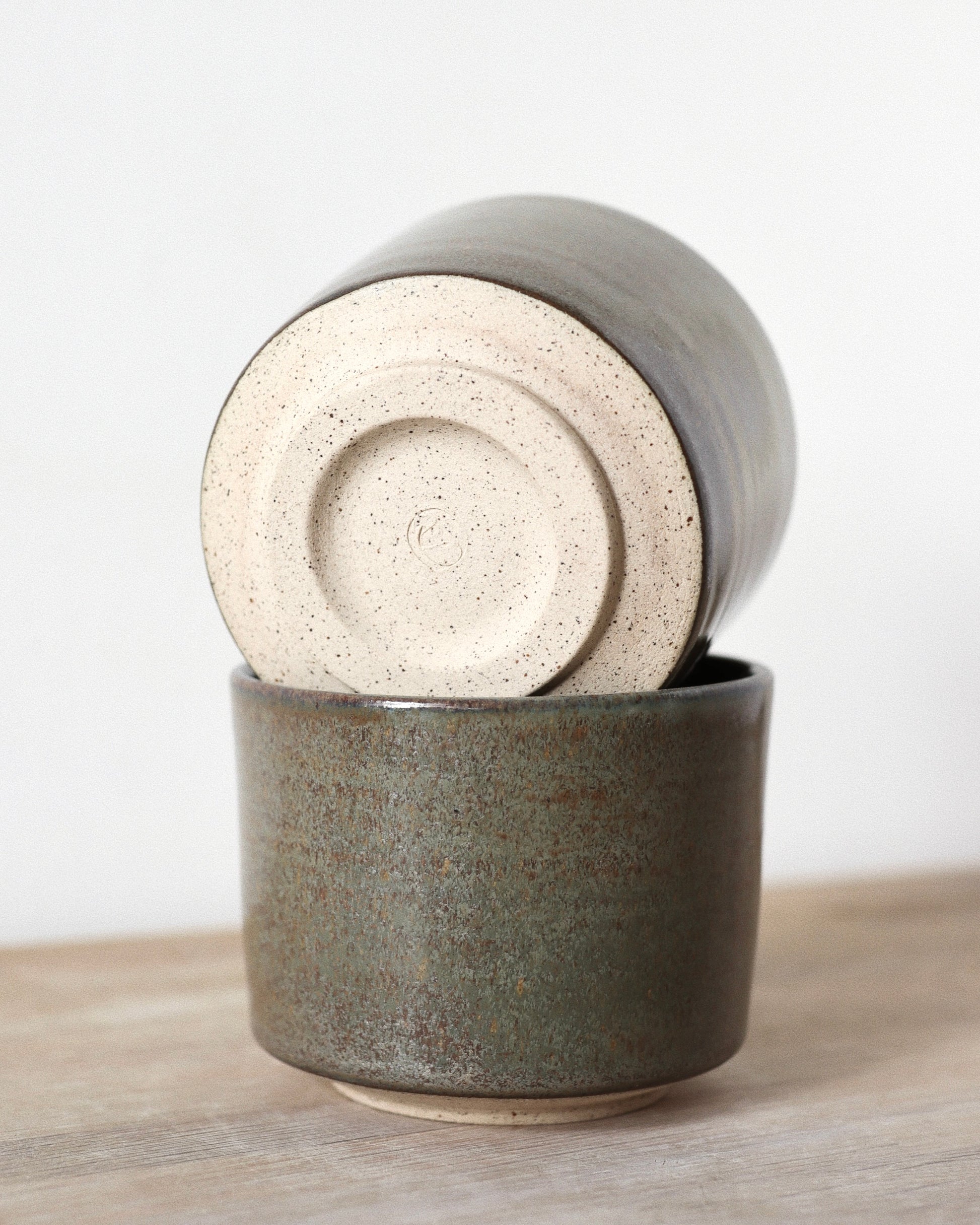 Cappuccino Set in Smoke – handmade white stoneware cups with soft grey Smoke glaze, crafted in Amsterdam by Zeyah Ceramics.