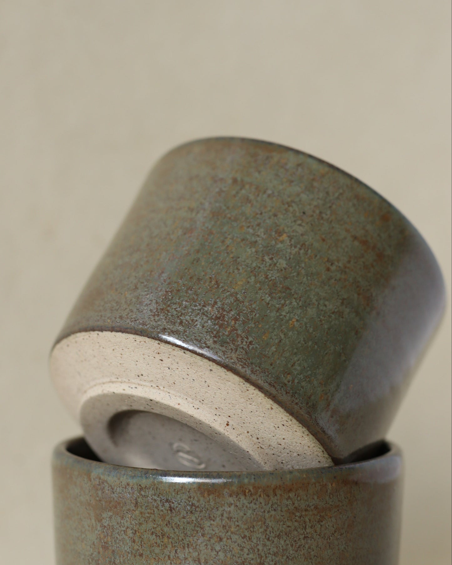 Cappuccino Set in Smoke – handmade white stoneware cups with soft grey Smoke glaze, crafted in Amsterdam by Zeyah Ceramics.