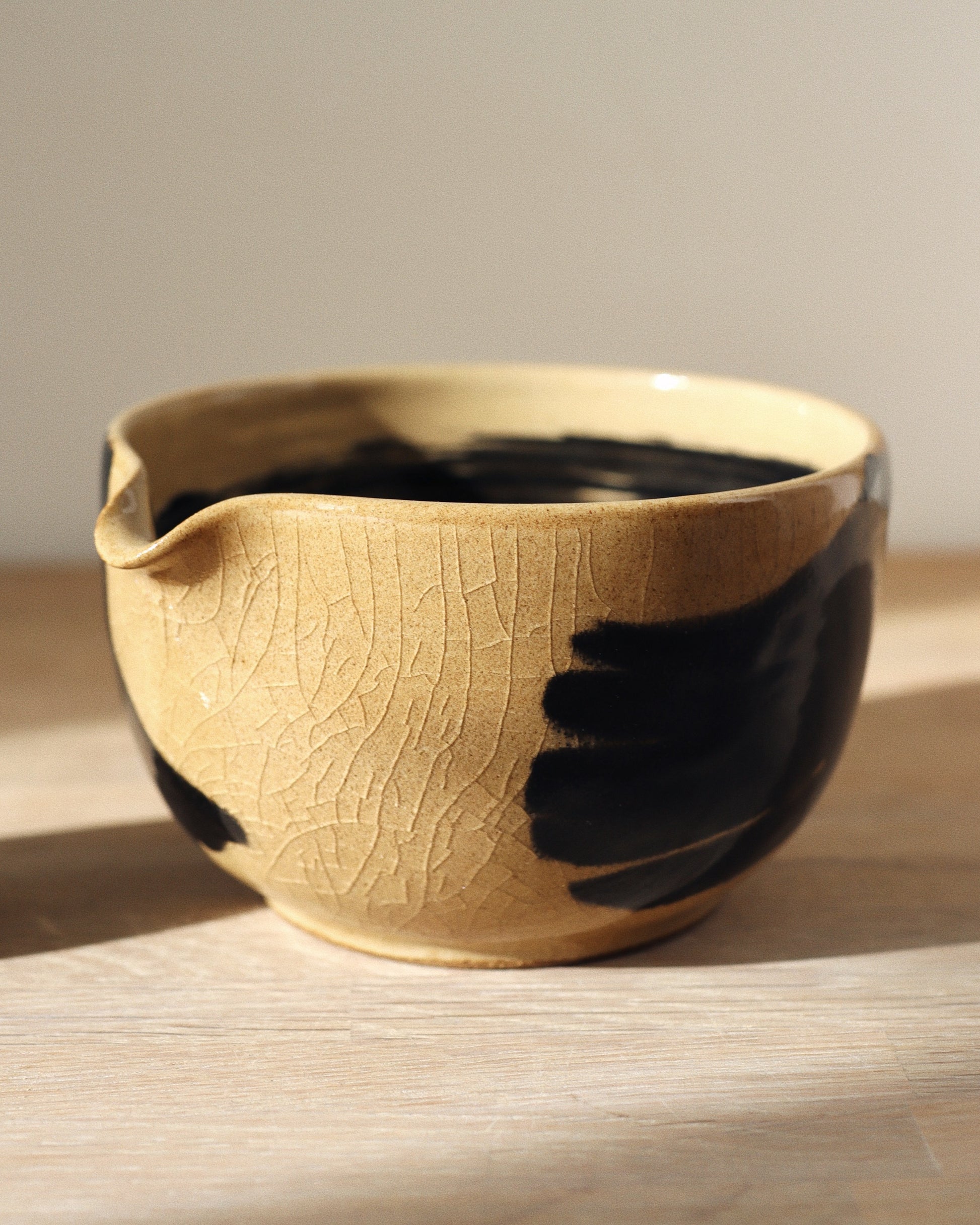 Brush-Stroked Matcha Set – handmade white stoneware bowl and whisk holder with expressive black brush-strokes and clear glaze, crafted in Amsterdam by Zeyah Ceramics.